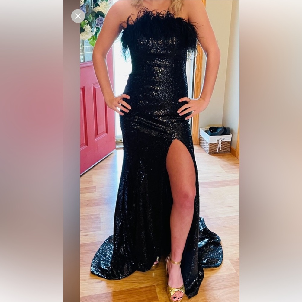 SHERRI HILL Elegant Black Sequin Evening Gown WITH FEATHERS